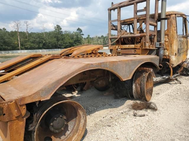2001 Freightliner FL112 Semi Truck