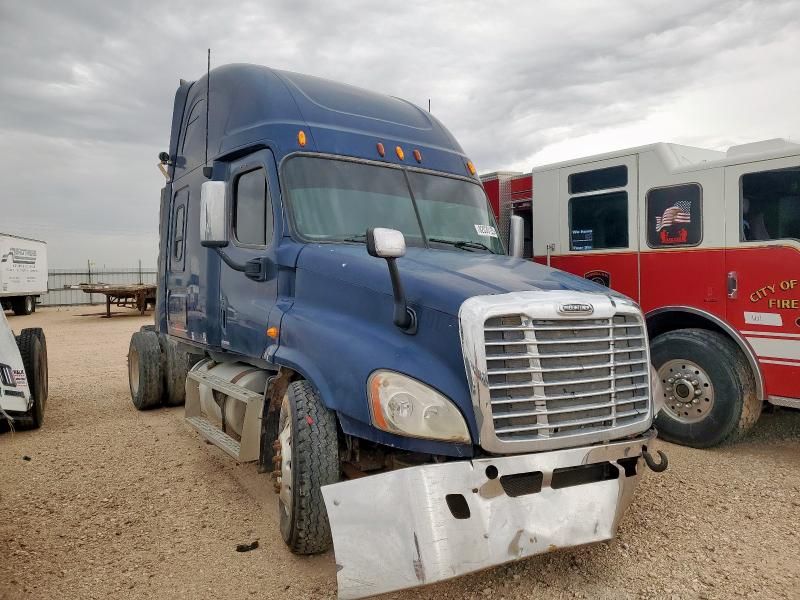 2010 Freightliner Cascadia Semi Truck
