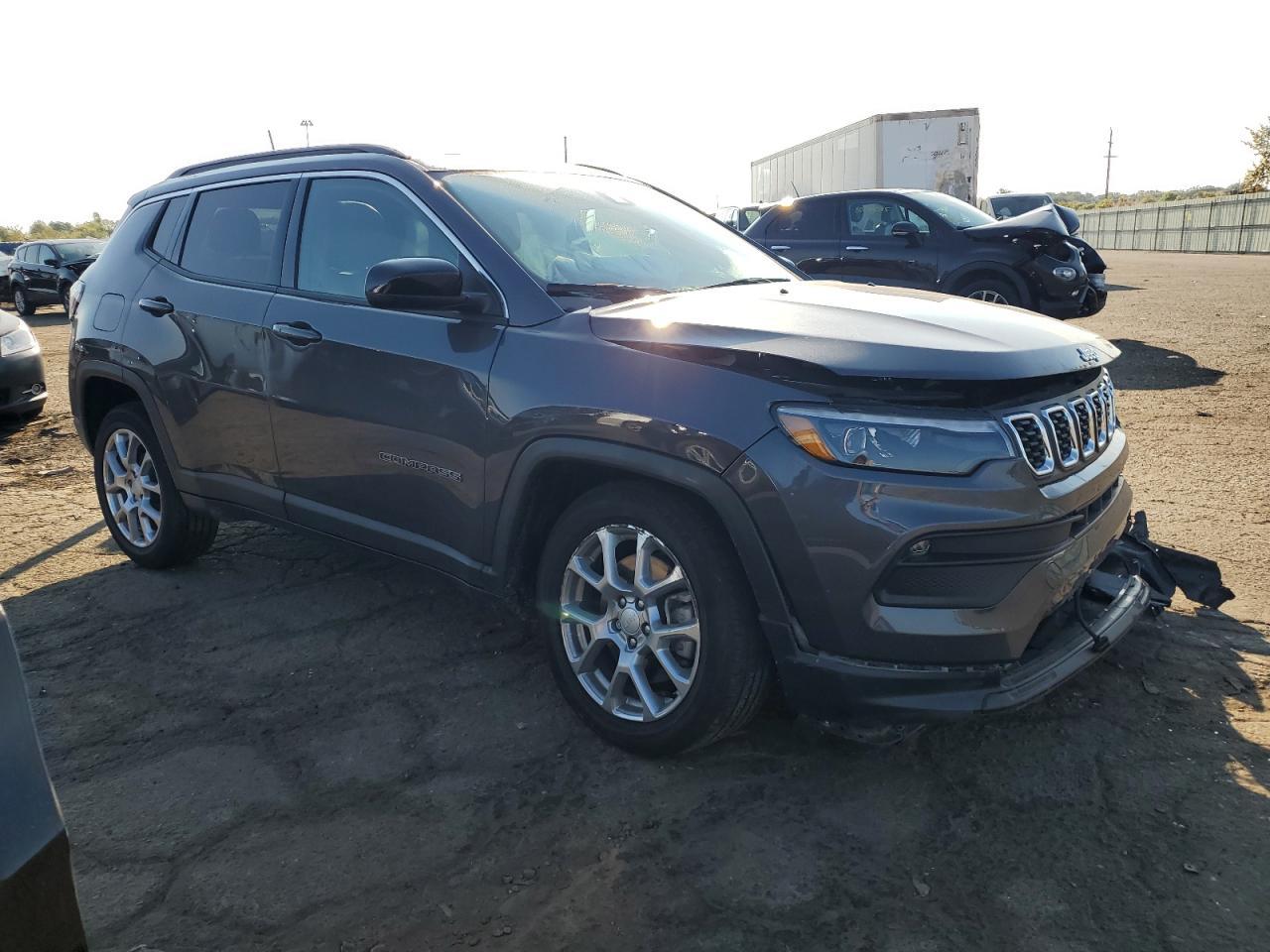 2024 Jeep Compass Latitude lux