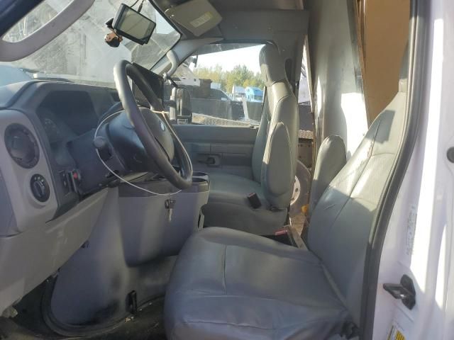 2018 Ford Econoline E350 Super Duty Cutaway Van