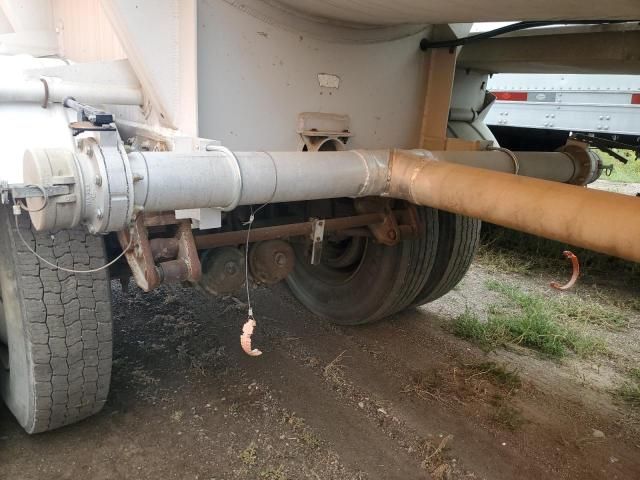 1982 Penske Tank Trailer