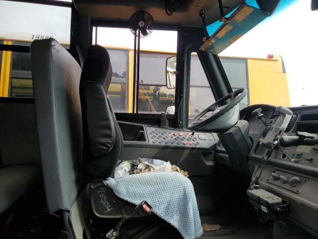 2011 Freigliner 2011 Thomas SAF-T-LINER C2-School Bus