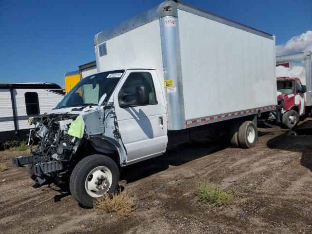 2022 Ford Econoline E450 Super Duty Cutaway Van