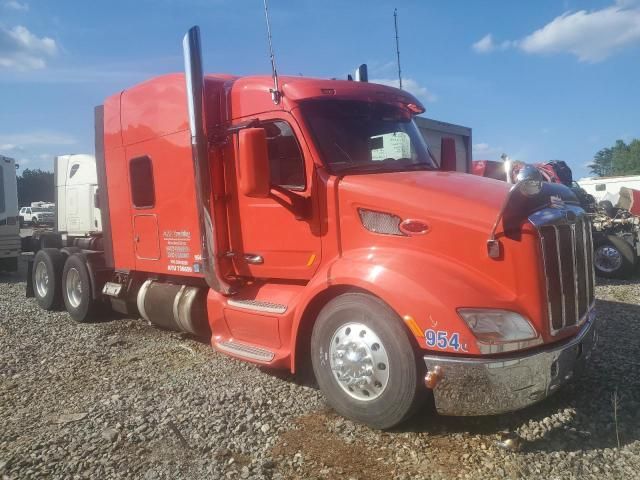 2018 Peterbilt 579 Semi Truck