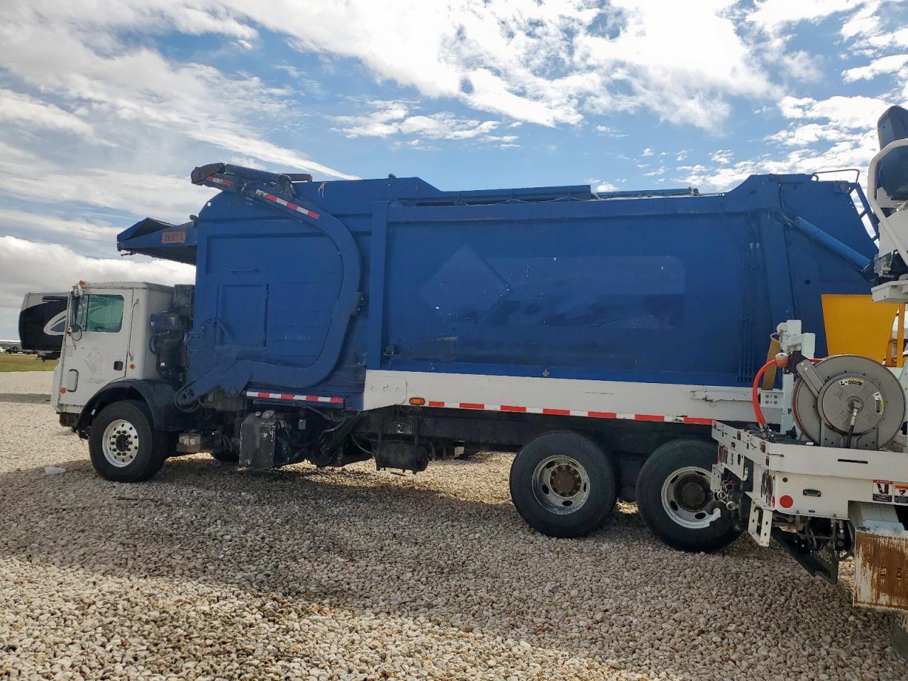 2012 Mack 600 MRU600-Trucks Refuse Truck
