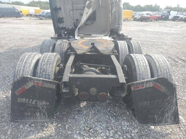 2016 Freigliner 2016 Freightliner Cascadia 125 Semi Truck