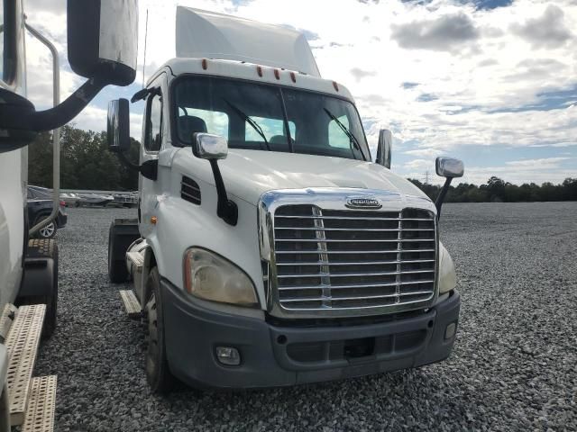 2018 Freightliner Cascadia 113 Semi Truck