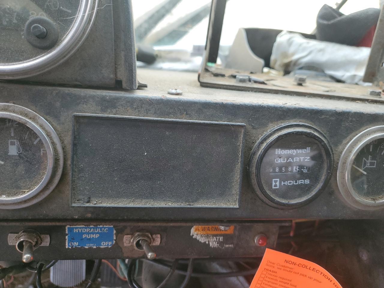 2004 Mack 1991 Mack MR600 Refuse Truck