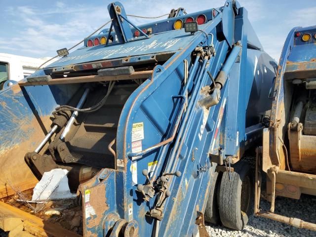 2008 International 7400 Refuse Truck