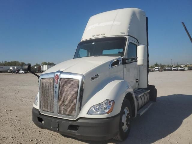 2017 Kenworth T680 Semi Truck