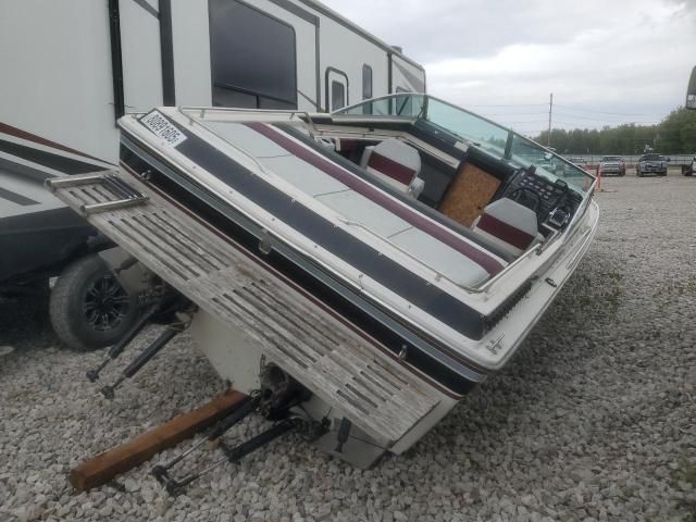 1985 Formula 272 LS-Boat