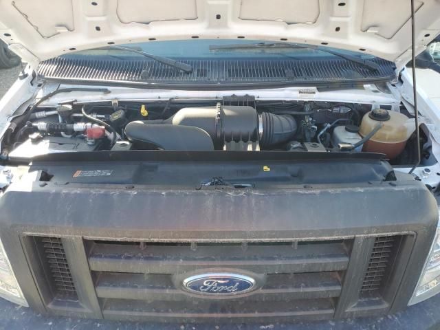 2017 Ford Econoline E450 Super Duty Cutaway Van