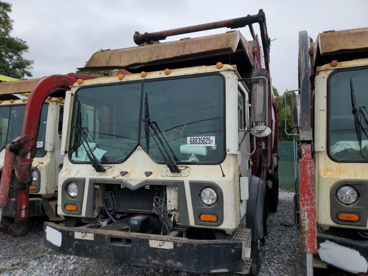 2013 Mack MRU613 Refuse Truck