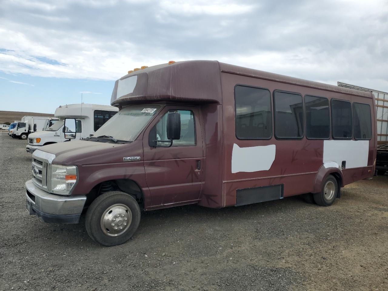 2014 Ford Econoline E450 Super Duty Cutaway Van
