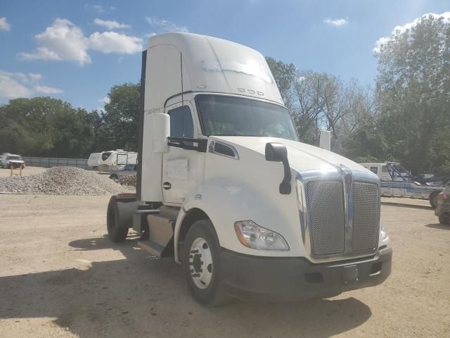 2017 Kenworth T680 Semi Truck
