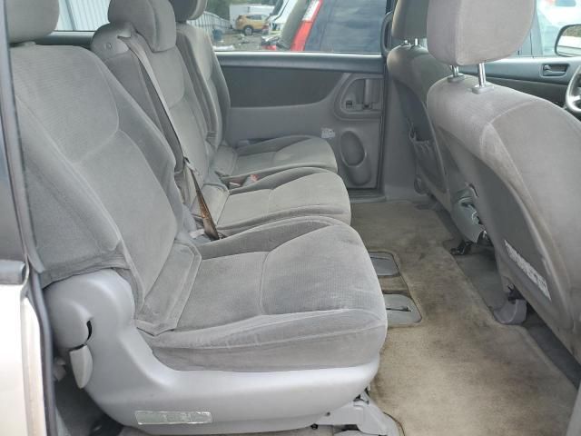 2005 Toyota Sienna ce