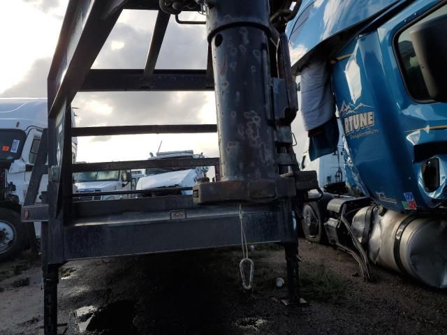 2015 Diamond T 10225SWF Equipment Trailer