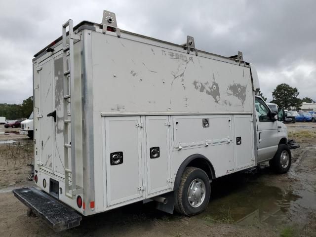 2014 Ford Econoline E350 Super Duty Cutaway Van