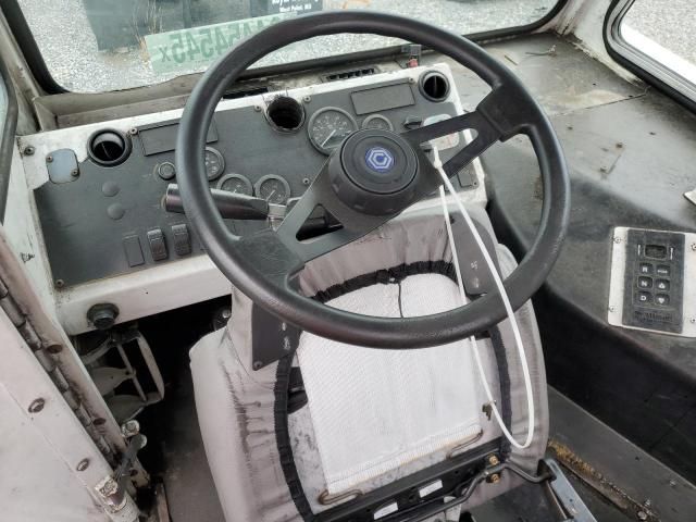 2011 Capacity TJ5000-Yard Truck