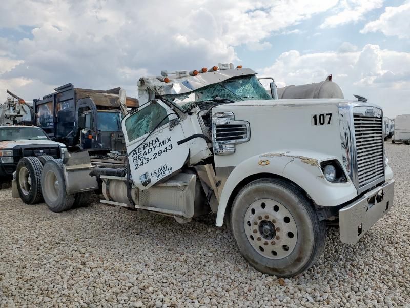 2016 Freightliner SD122 Semi Truck