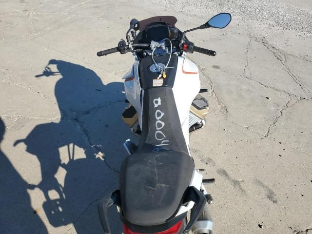 2023 Moto Guzzi V100 Mandello