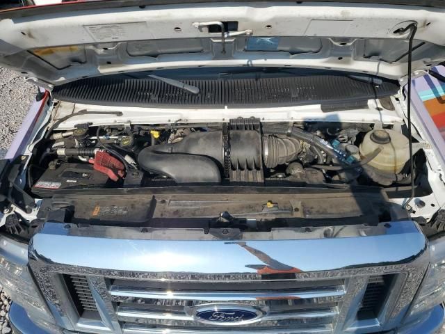 2019 Ford Econoline E450 Super Duty Cutaway Van