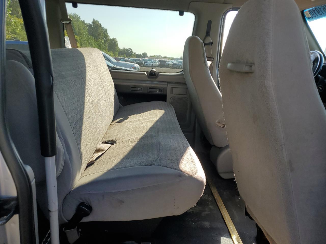 2000 Ford Econoline E350 Super Duty Wagon
