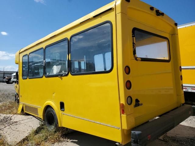 2016 Ford Econoline E450 Super Duty Cutaway Van