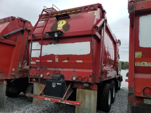 2013 Mack MRU613 Refuse Truck