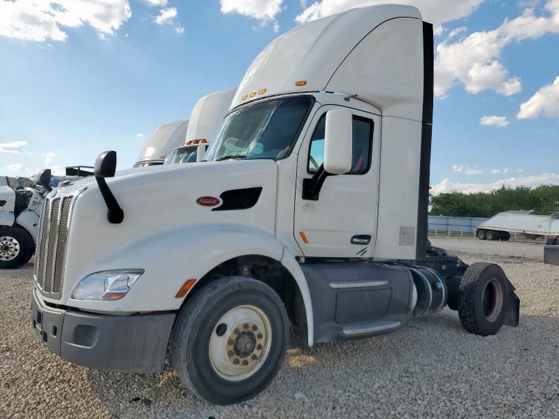 2017 Peterbilt Tractor 2017 Peterbilt 579 Semi Truck