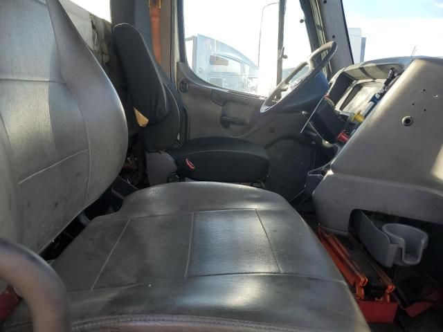 2015 Freightliner Business Class M2 Semi Truck