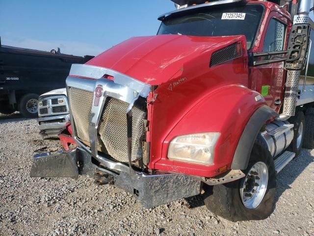 2017 Kenworth T880 Dump Truck