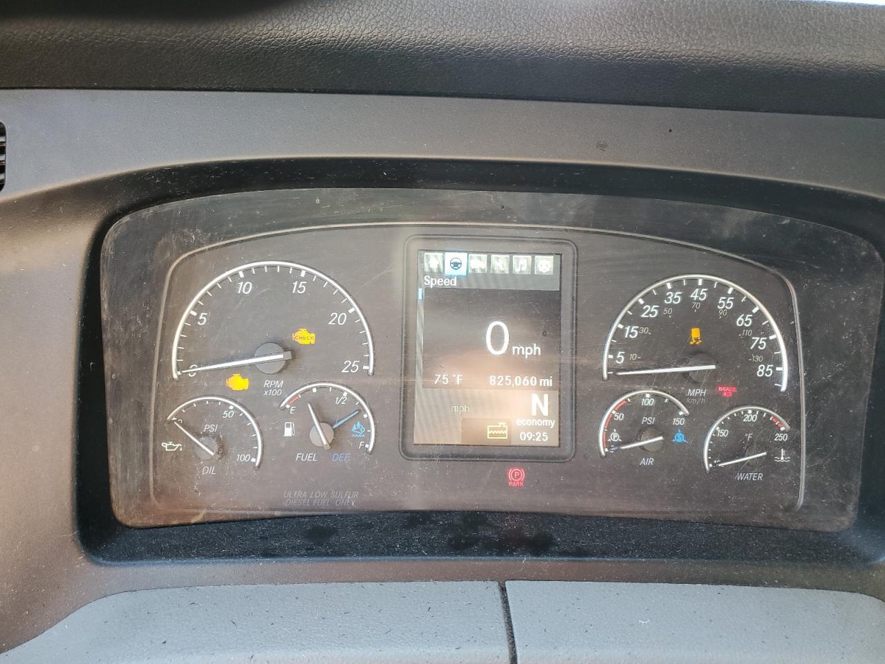 2019 Freightliner Cascadia 126 Semi Truck