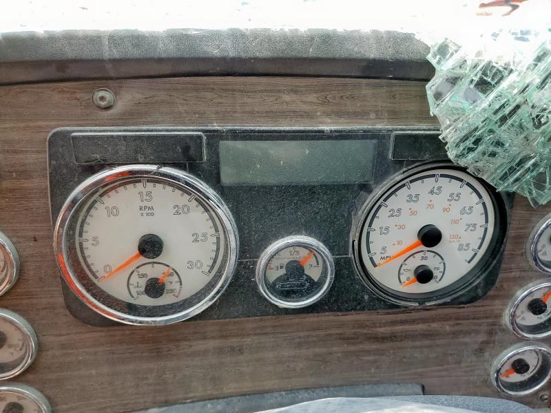 2016 Freightliner SD122 Semi Truck