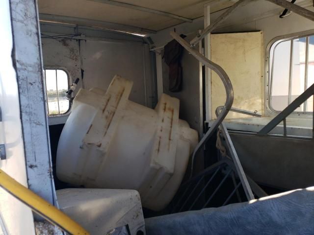 2006 Western World Horse Trailer