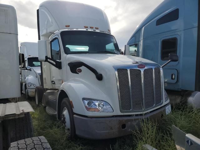 2017 Peterbilt Tractor 2017 Peterbilt 579 Semi Truck