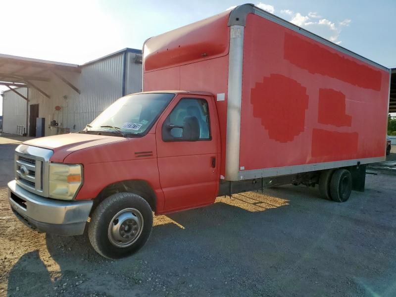 2010 Ford Econoline E450 Super Duty Cutaway Van