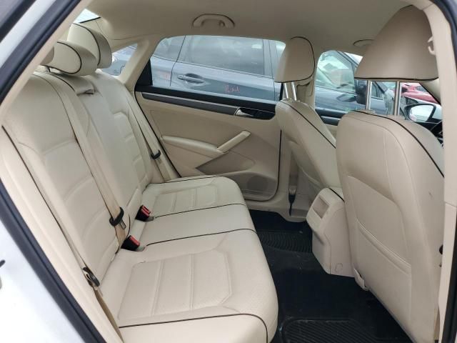 2017 Volkswagen Passat R-Line