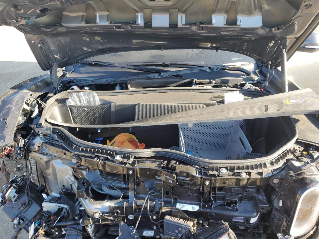 2025 Rivian R1S Adventure