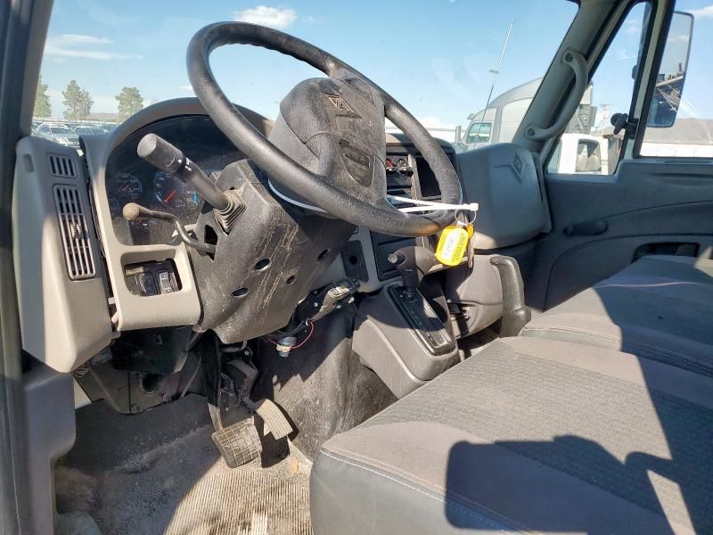 2009 International 4100 Semi Truck