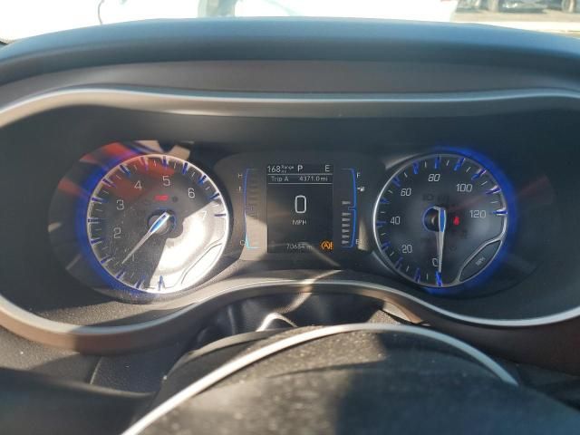2022 Chrysler Voyager LX