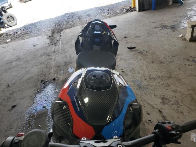 2024 BMW M 1000 R