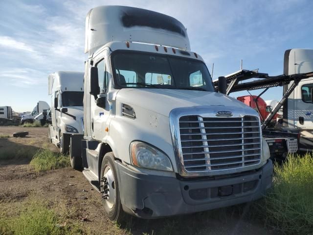 2016 Freightliner Cascadia 113 Semi Truck