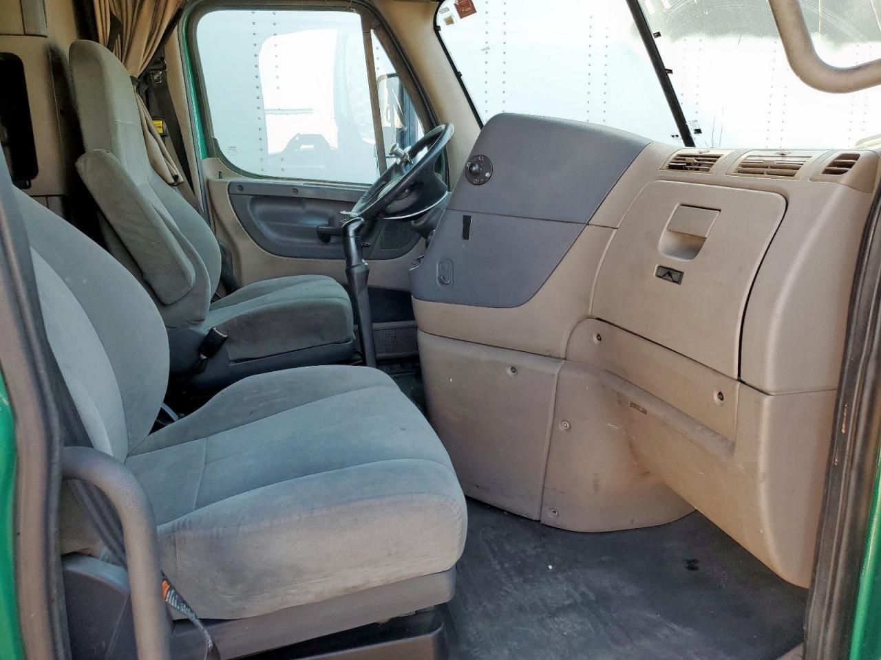 2013 Freigliner 2013 Freightliner Cascadia 125 Semi Truck