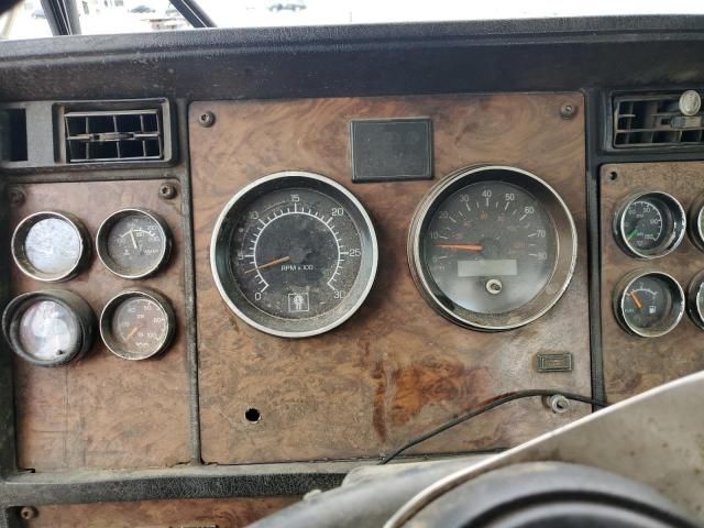 2001 Kenworth T800 Semi Truck