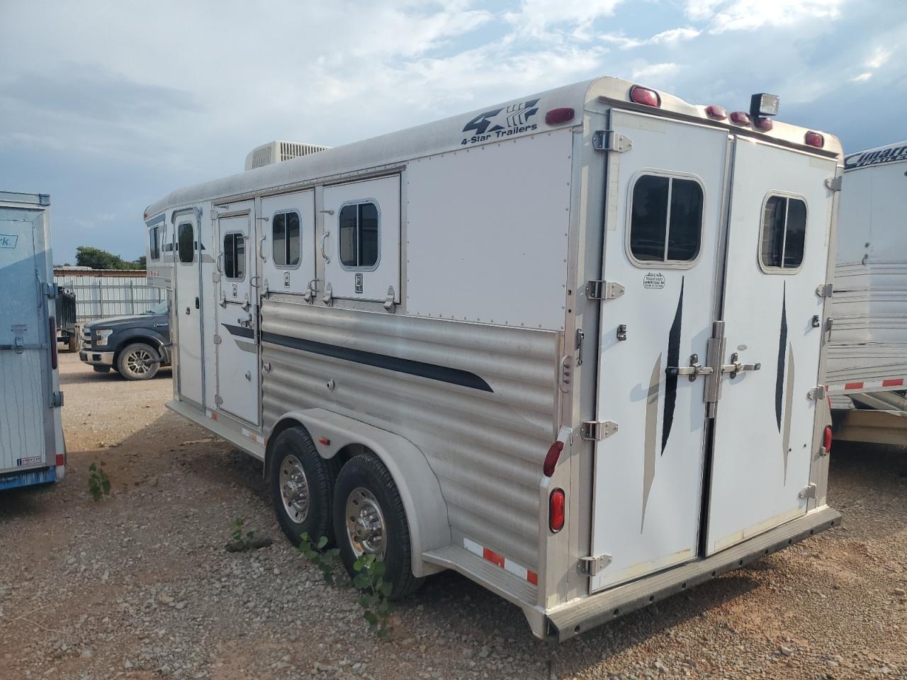 2004 4star 2004 4-STAR Livestock Trailer