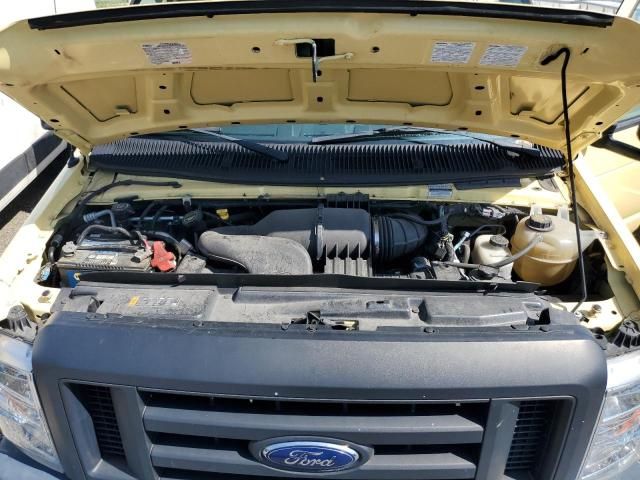 2019 Ford Econoline E450 Super Duty Cutaway Van