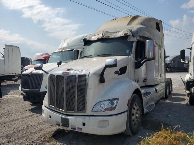 2022 Peterbilt 579 Semi Truck