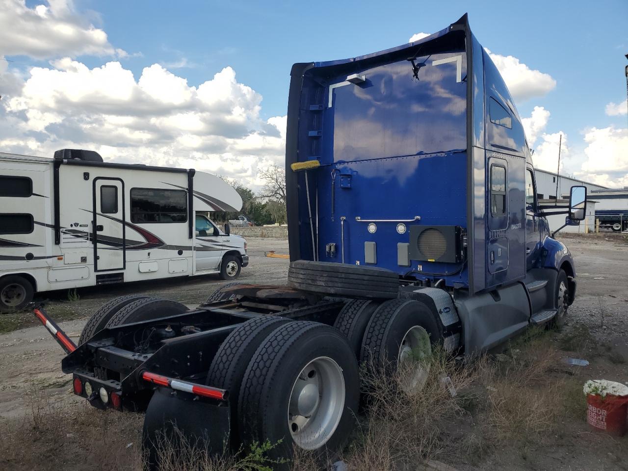 2019 Kenworth T680 Semi Truck