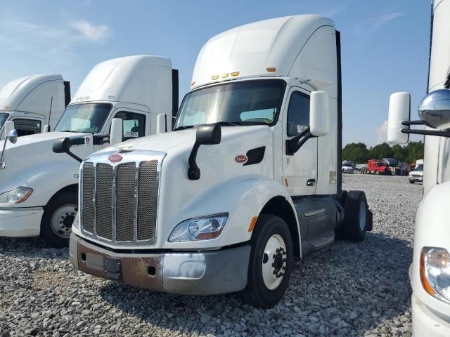 2017 Peterbilt Tractor 2017 Peterbilt 579 Semi Truck